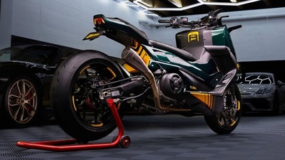 Yamaha, TMax Titan by Olivier Ortolani