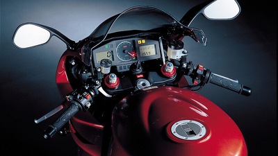 Aprilia SL 1000 Falco: sportiva stradale eclettica