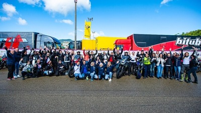 Il lato rosa del motociclismo al Mugello col "Meet me in Motorcycle"