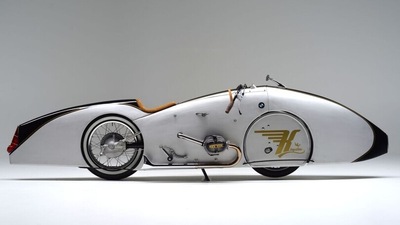 "Omaggio" by Oehlerking: la moto lunga 3,74 metri