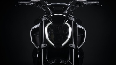Ducati Diavel V4 2023, LE FOTO