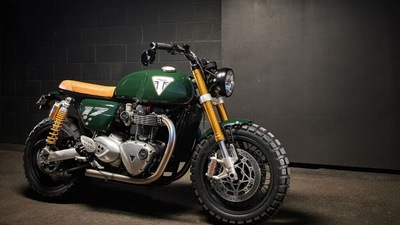 Triumph Thruxton EB1054 by Ellaspede