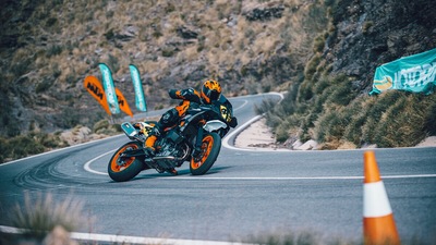 KTM 890 SMT: ecco le foto