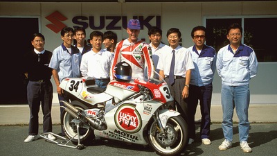 In pista con la Suzuki RGV500 Gamma di Schwantz