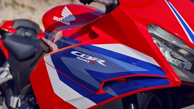 Nuova Honda CBR500R (2024): le foto
