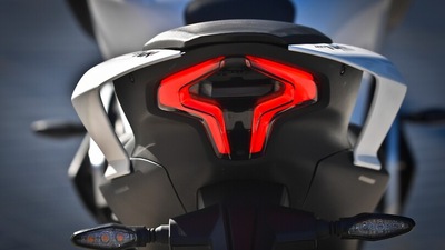 Prova CFMOTO 450 NK - LE FOTO