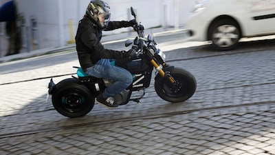 Prova BMW CE 02 - FOTO