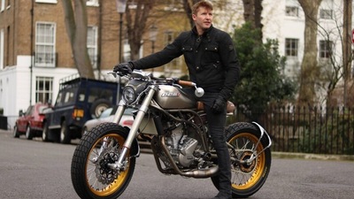James Blunt, 50 anni tra canzoni d'amore e passione per le moto