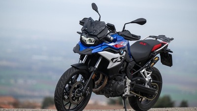 BMW F900GS Adventure e BMW F800GS: le foto