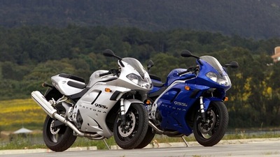 Triumph Daytona 955: le foto