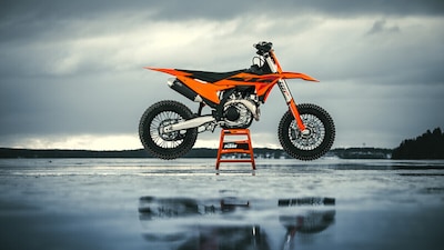 KTM 450 SMR 2025: le foto