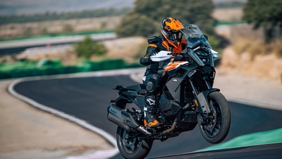 KTM 1390 Super Adventure S 2025: FOTO