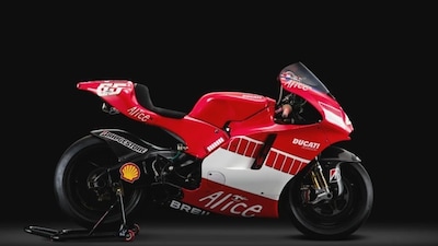 Una Ducati GP6 appartenuta a Loris Capirossi è all'asta a prezzi folli