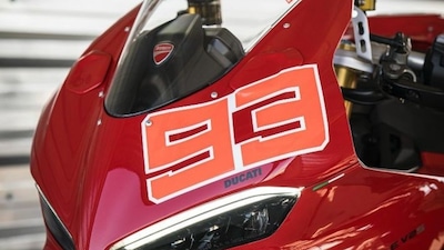 Ducati, Marquez scende in pista con la Panigale V2: le foto