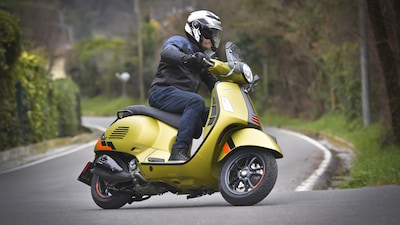 TEST, Vespa GTS 310 SuperSport: le foto della prova