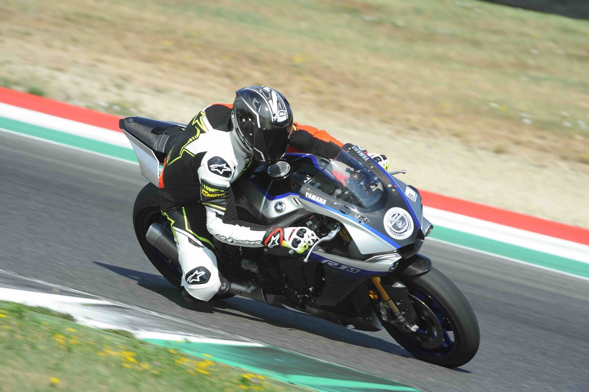 Pirelli Diablo Superbike SC3 la prova delle “slick” per tutti Foto InMoto.it