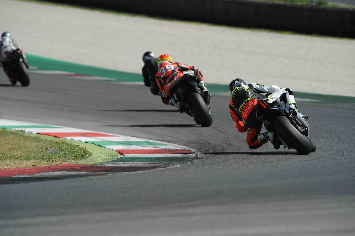 Pirelli Diablo Superbike SC3 la prova delle “slick” per tutti Foto InMoto.it