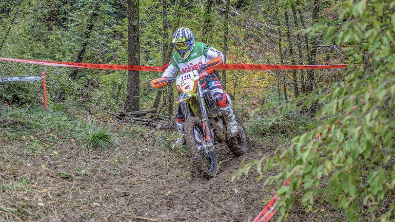 Spari su gara di enduro: quattro i feriti
