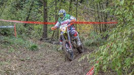 Spari su gara di enduro: quattro i feriti