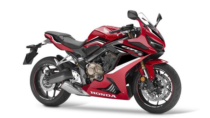 Honda CBR650R, la sportiva a 4 cilindri si aggiorna