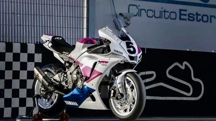 Yamaha R1 "Piro Replica": all'Estoril la moto tributo a Fabrizio Pirovano