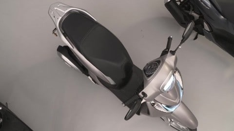 Video Honda SH Mode 125 2021: walking around