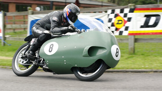 Prova Moto Guzzi V8: in pista con una leggenda!