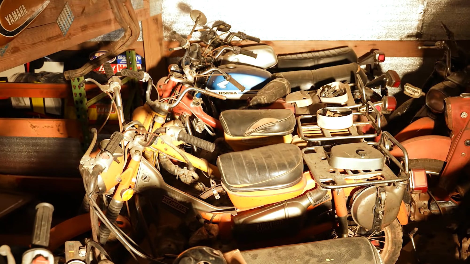 Nel pollaio ha 5000 moto: collezione incredibile in USA