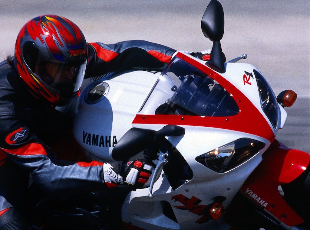 La Yamaha R1 compie 25 anni: nel 1997 c'erano le sportive, ma arrivò ...