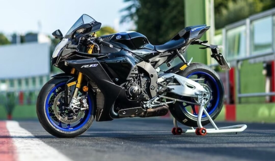 La Yamaha R1 compie 25 anni: nel 1997 c'erano le sportive, ma arrivò ...