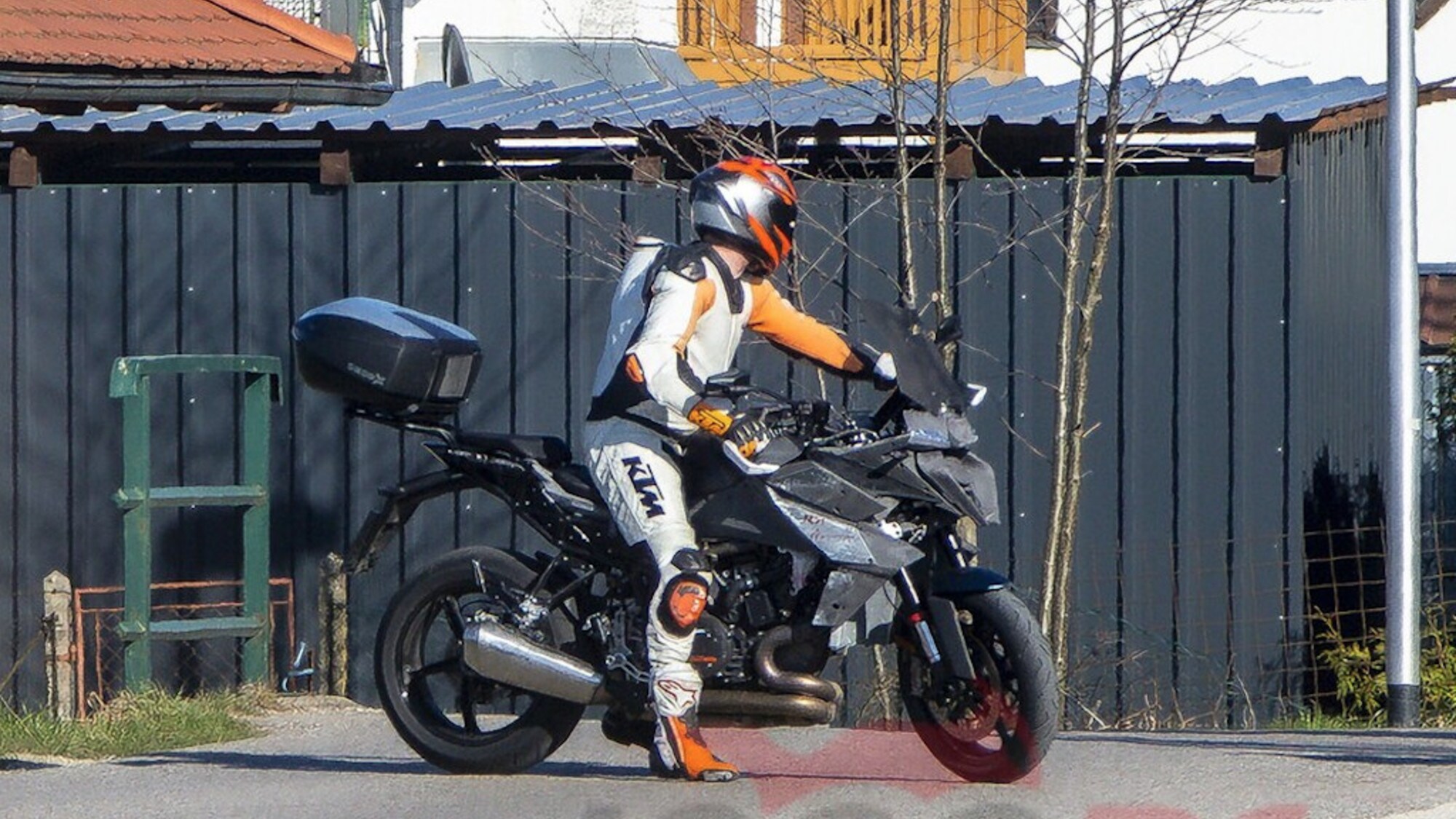 KTM: face-lifting per la 1290 Super Duke GT