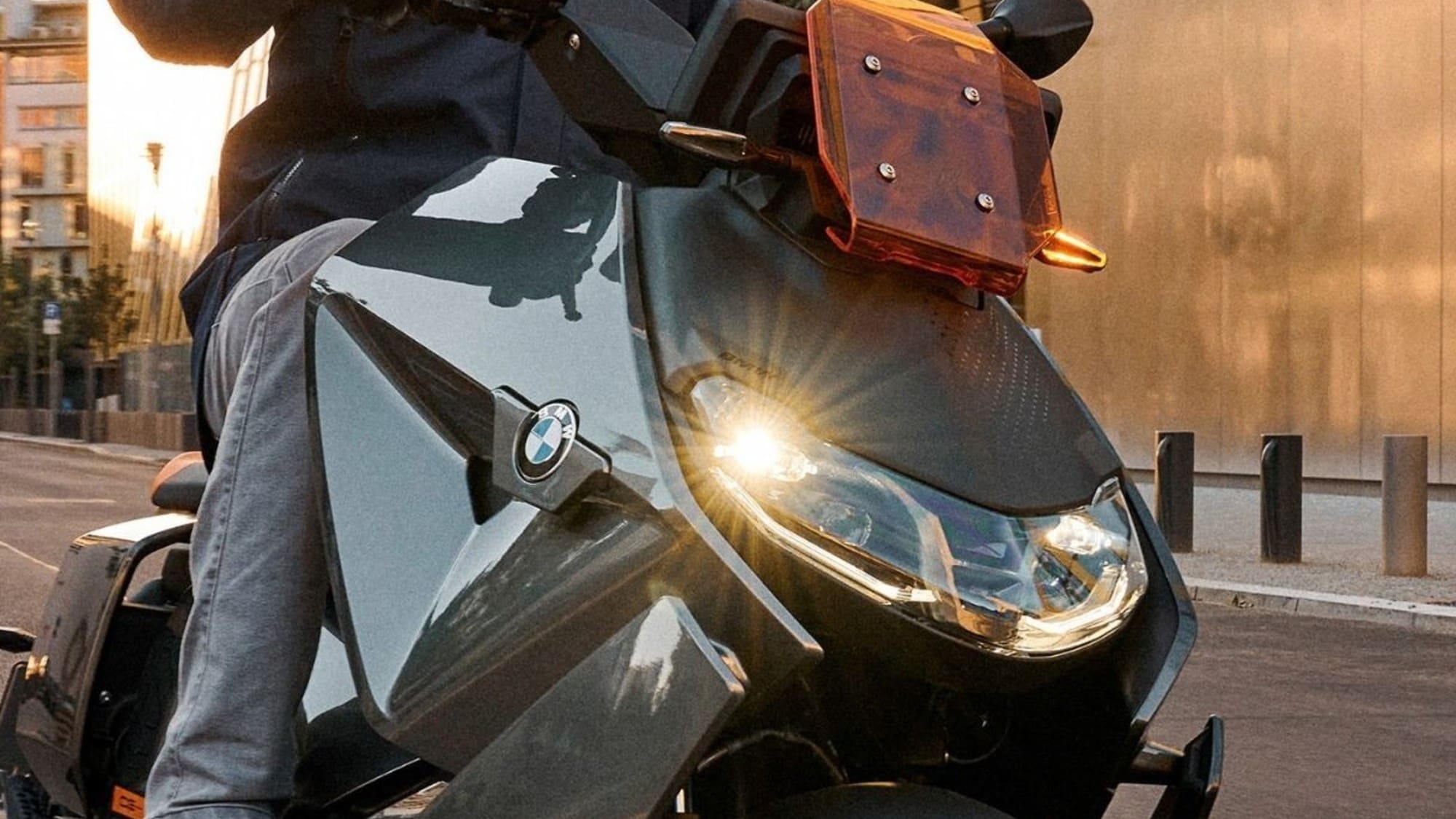 BMW, addio batterie agli ioni di litio. Il futuro? Quelle allo stato solido