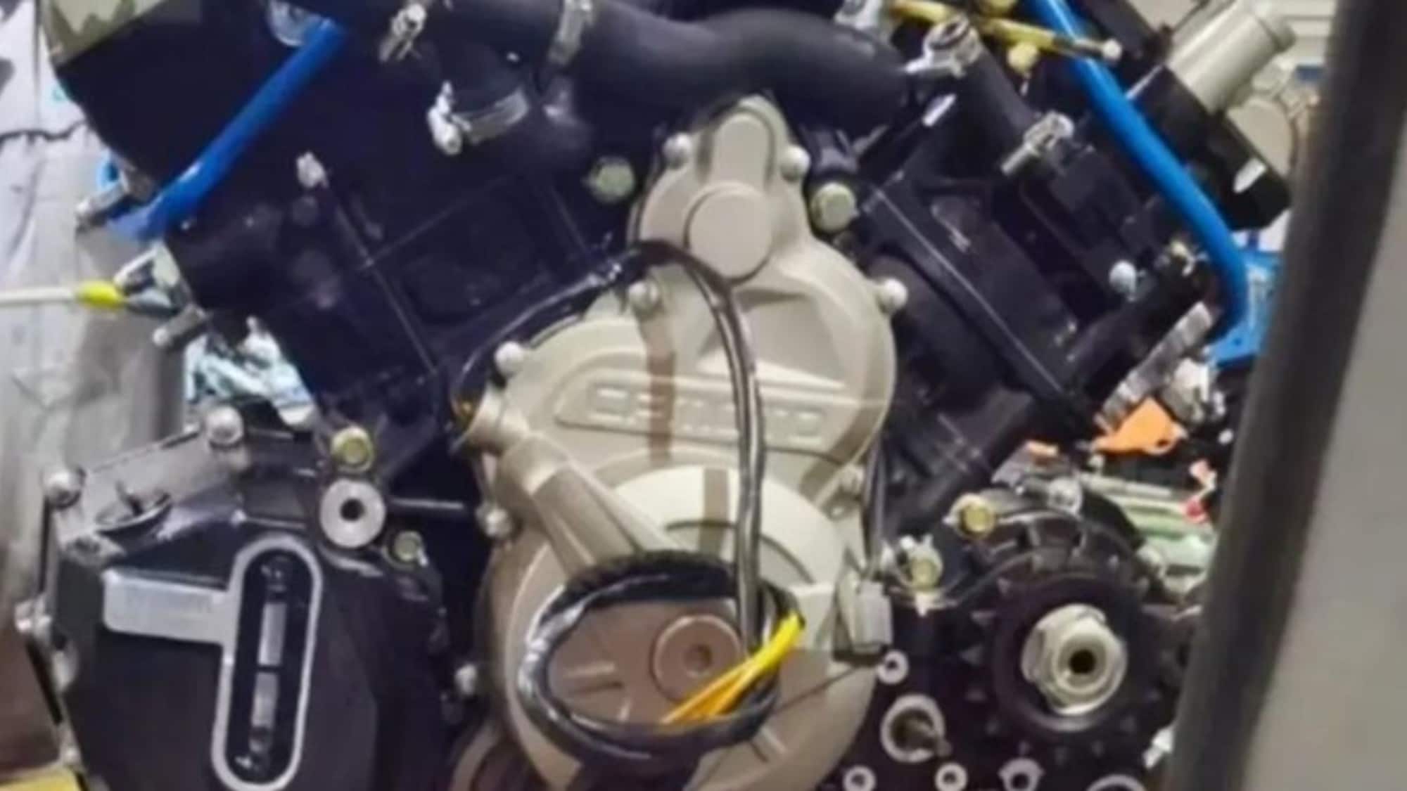 CF Moto, ecco il V2 della prossima NK 1290