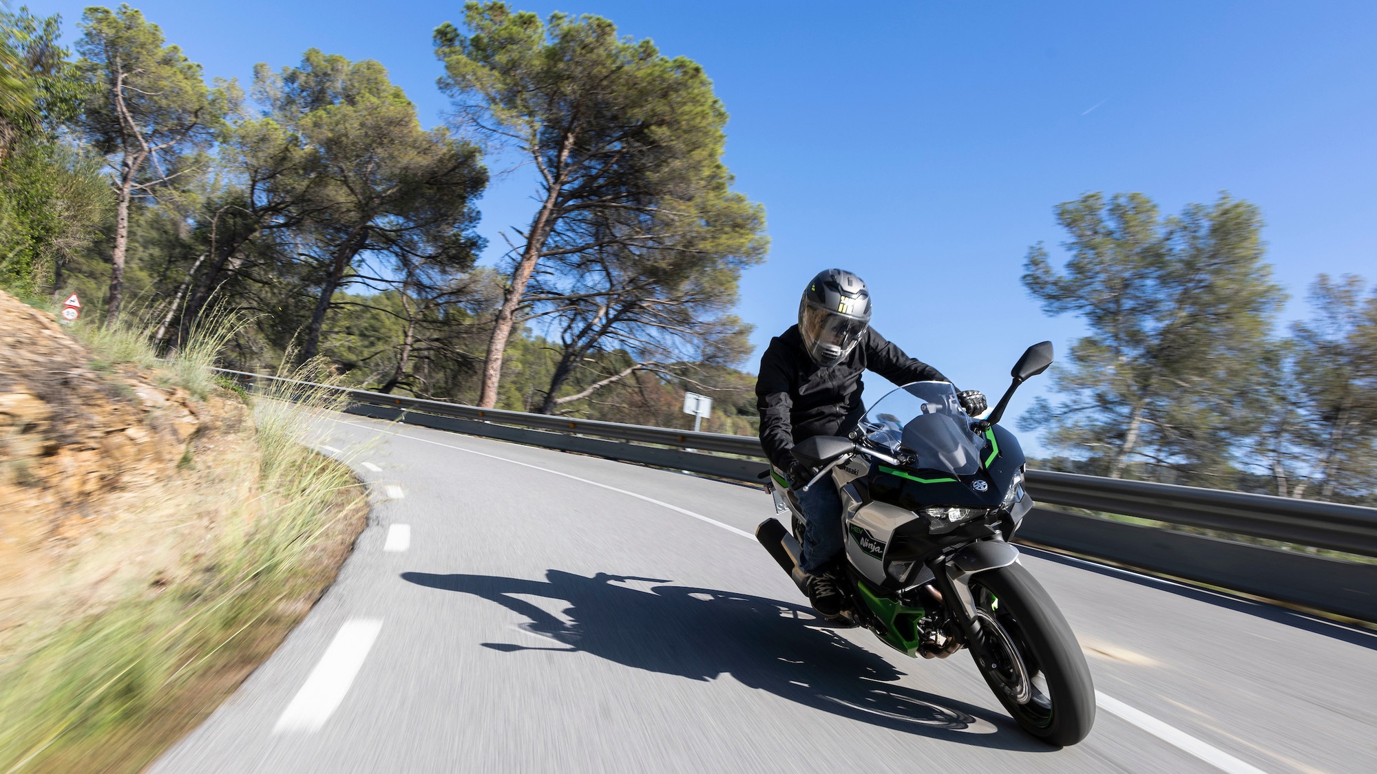 Prova Kawasaki Ninja 7 Hybrid (parte 1): come è fatta la prima moto ibrida di serie