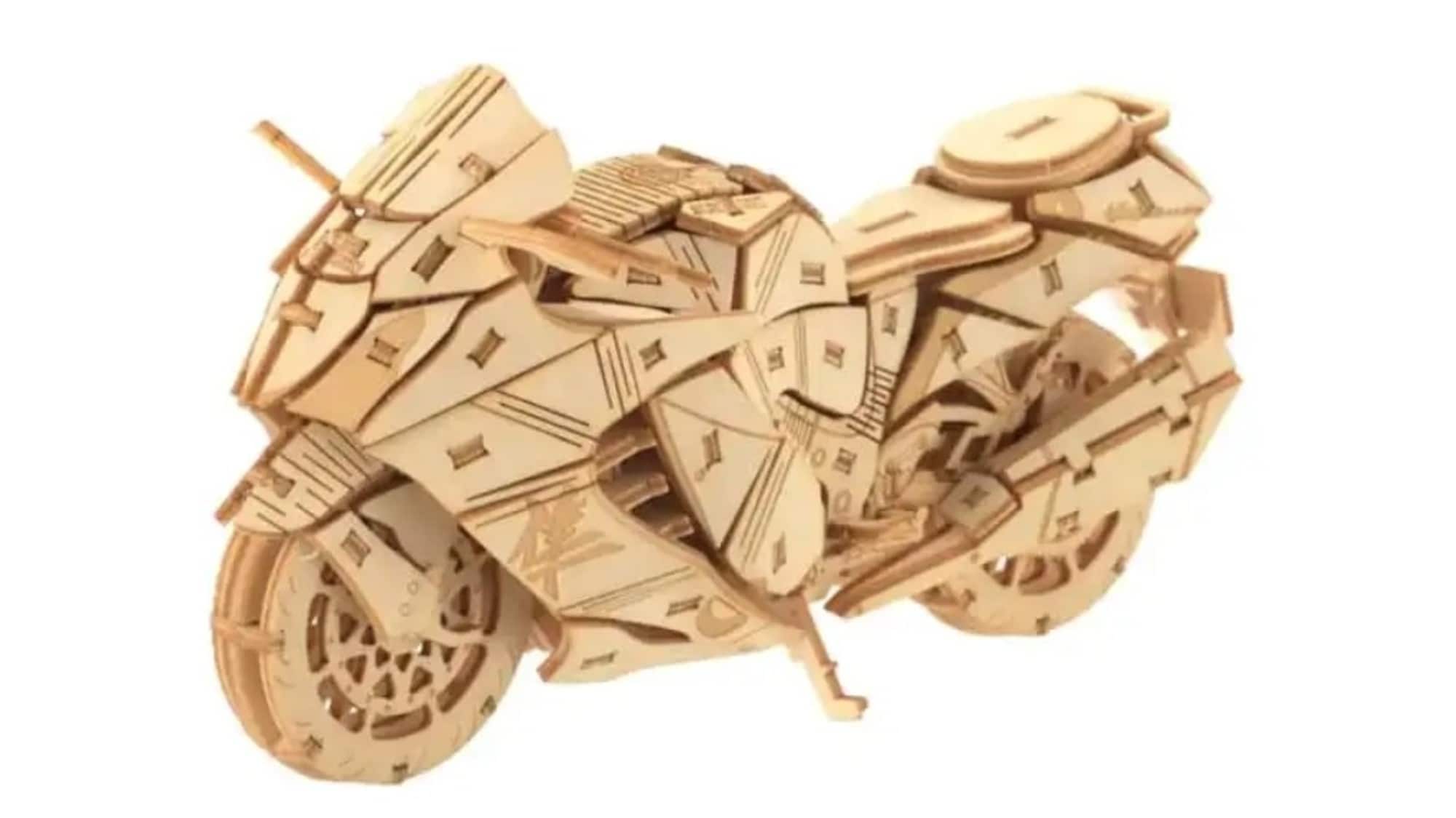 Suzuki Hayabusa, l'arte del kigumi dà vita ad un modellino unico