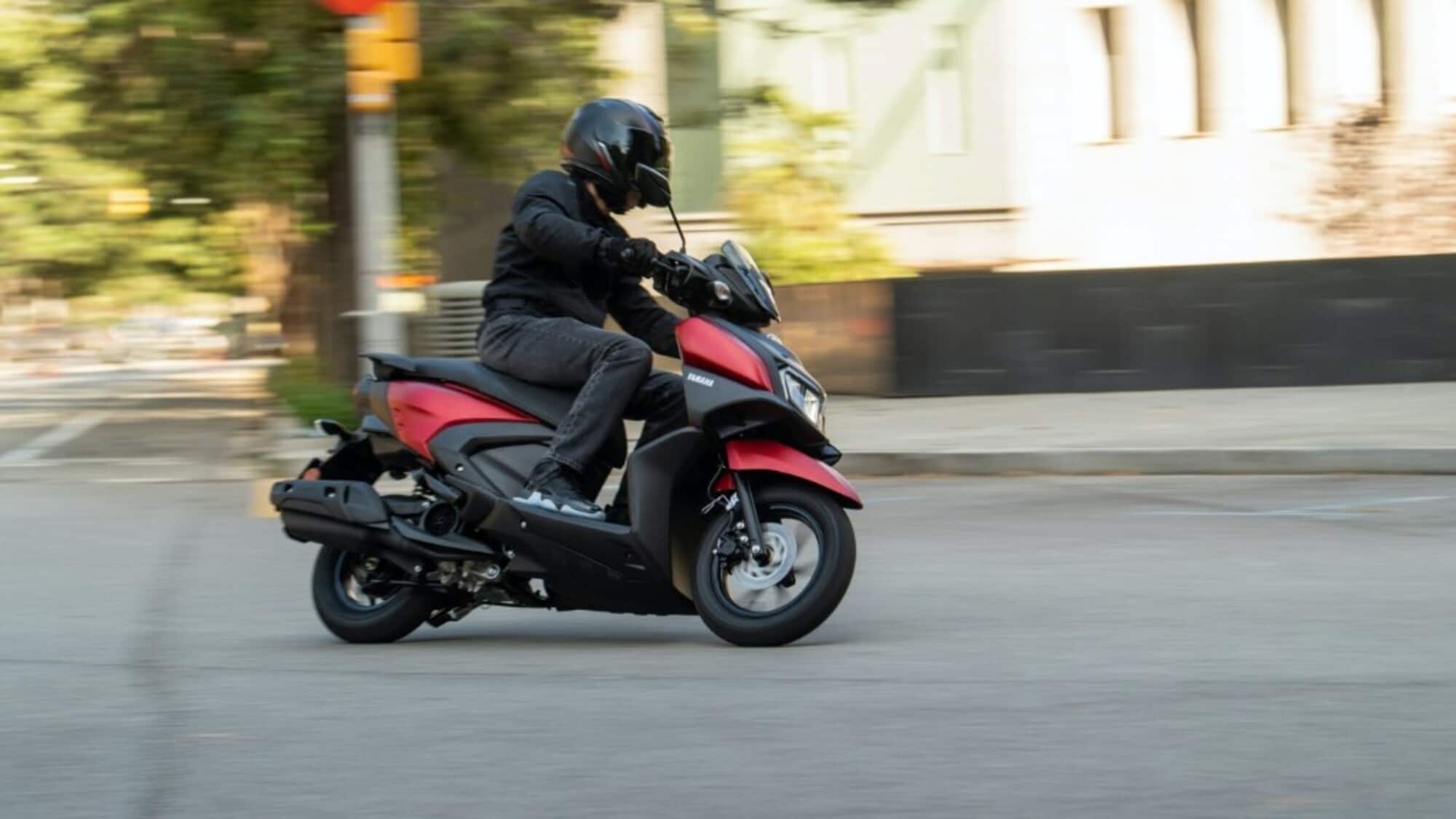 Yamaha presenta il nuovo scooter RayZR 125