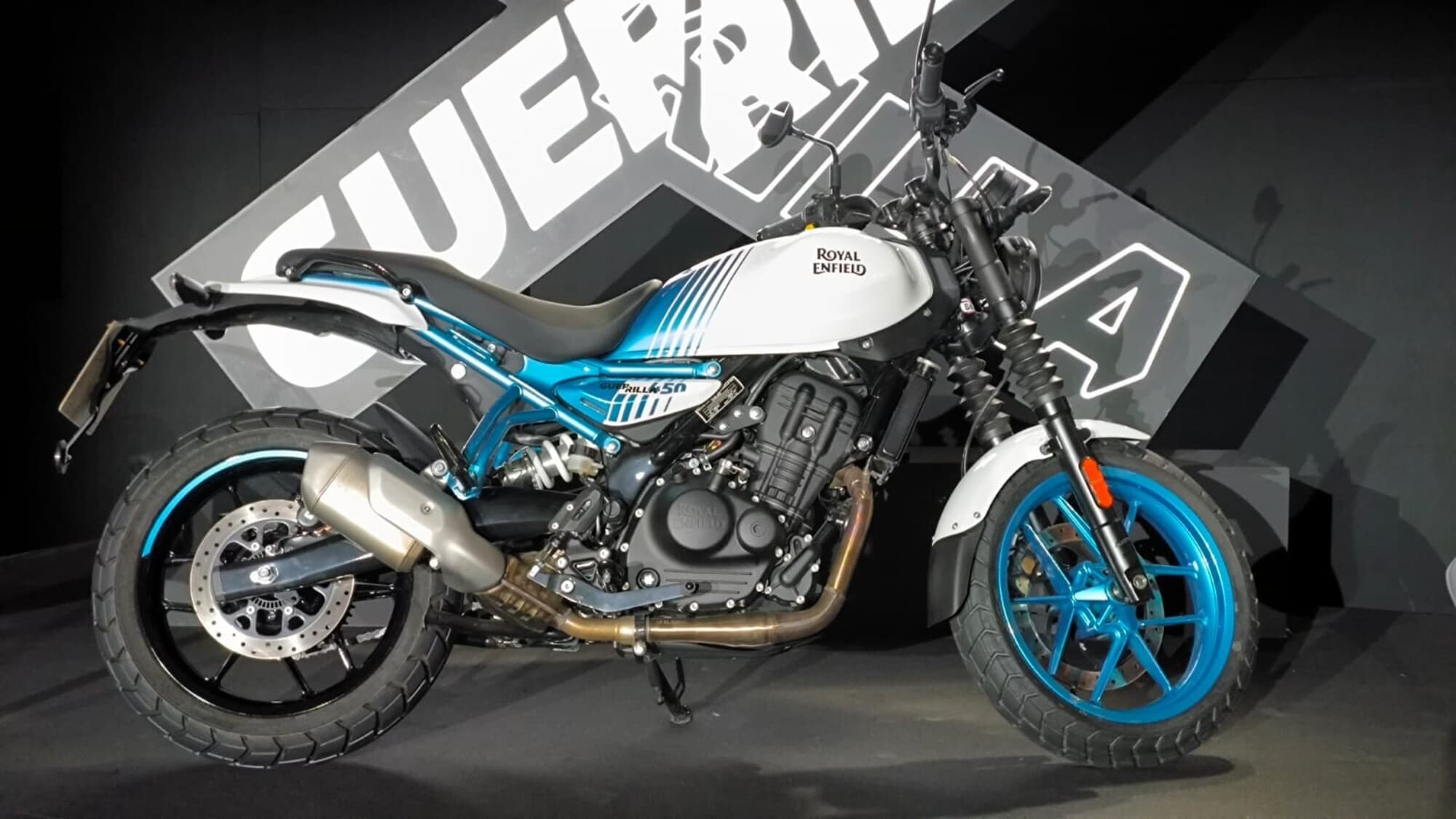 Royal Enfield, arriva la Guerrilla 450: roadster easy, anche nel prezzo