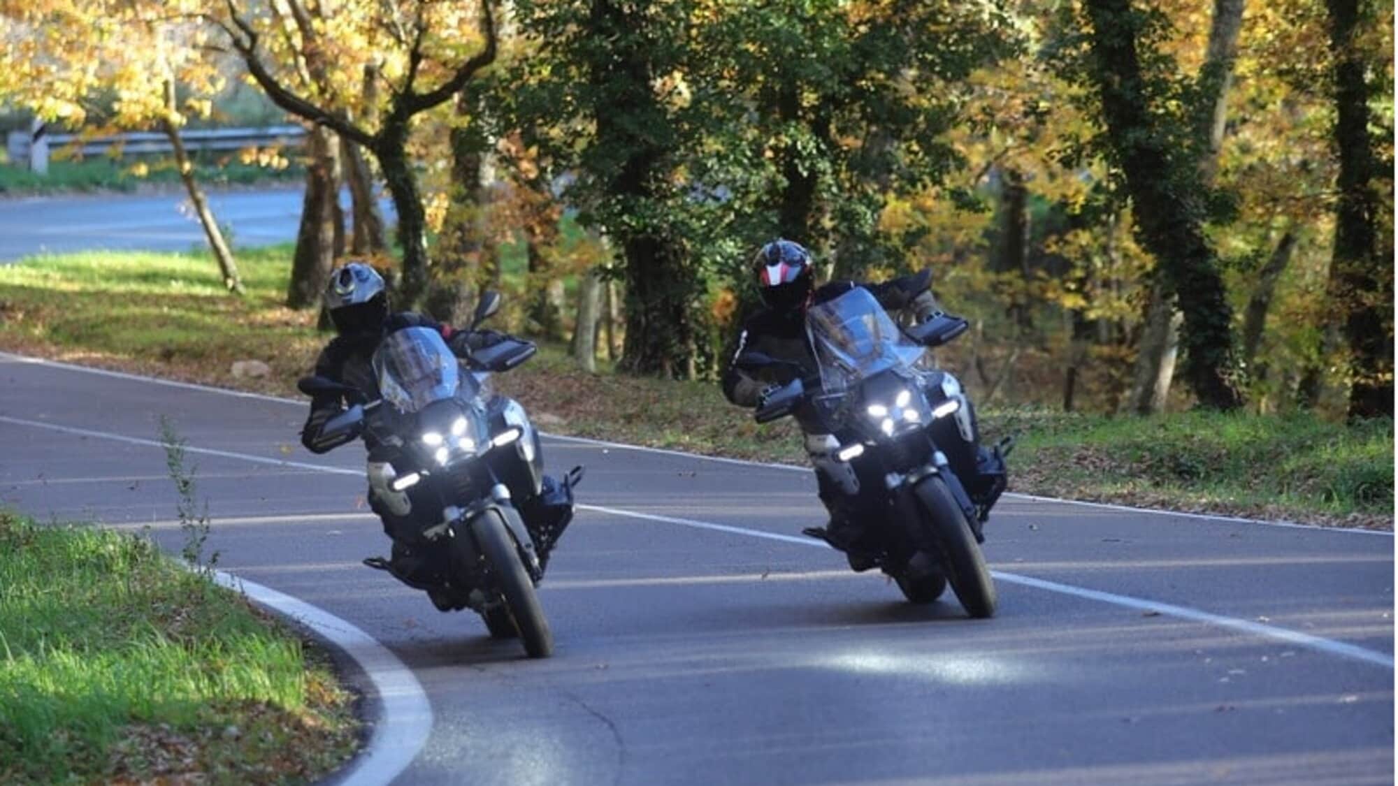 BMW R 1300 GS Adventure, cambio tradizionale o ASA? La sfida