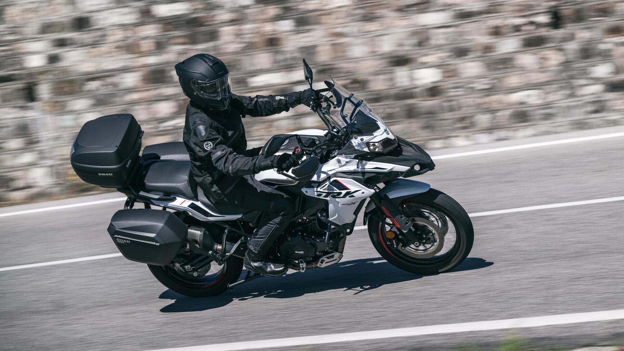 Benelli TRK 702, 702 X e 502 X: valigie incluse nel prezzo fino a Settembre 2025