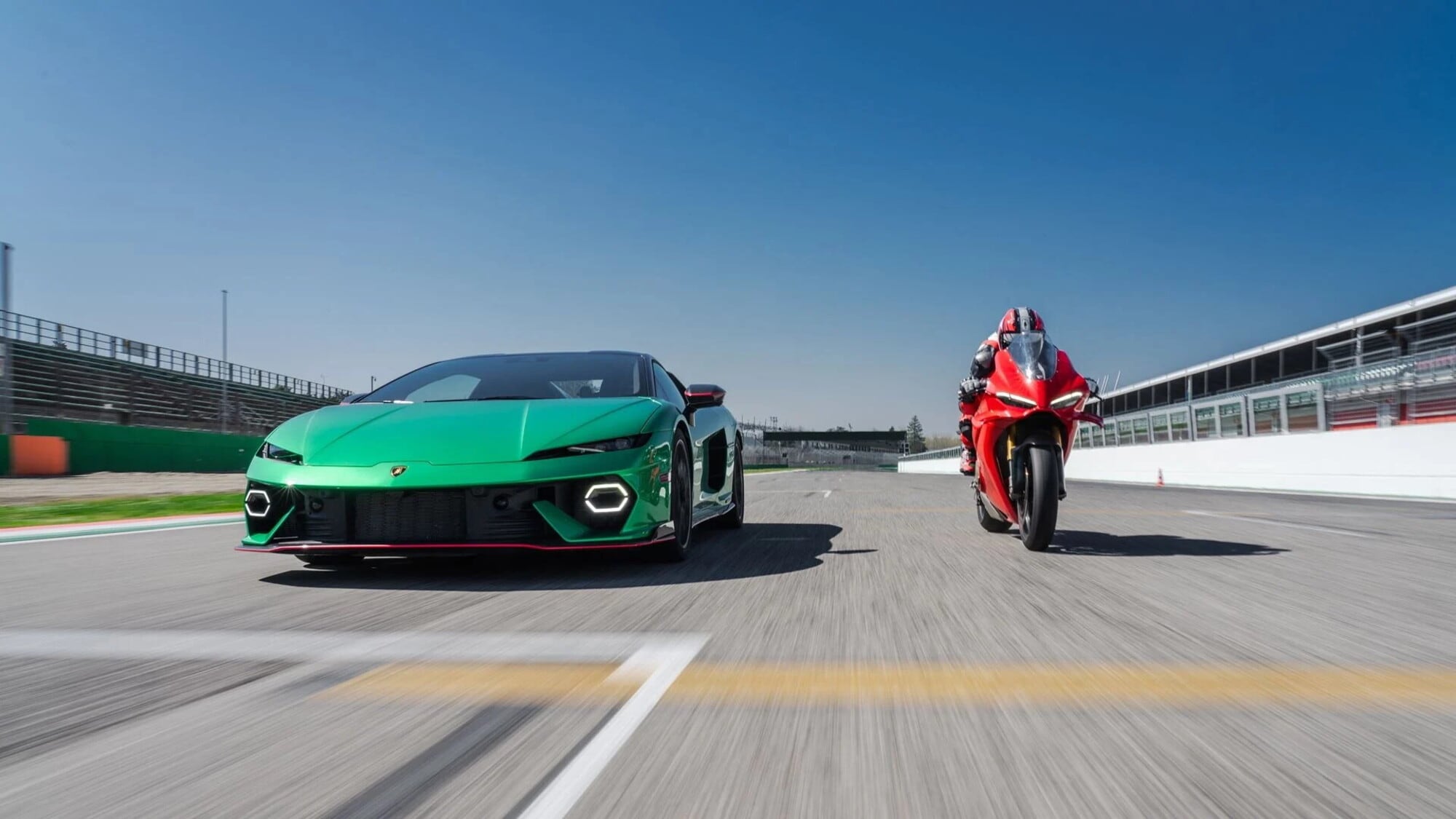 Ducati Panigale V4: la sfida in pista con la nuova Lamborghini Temerario
