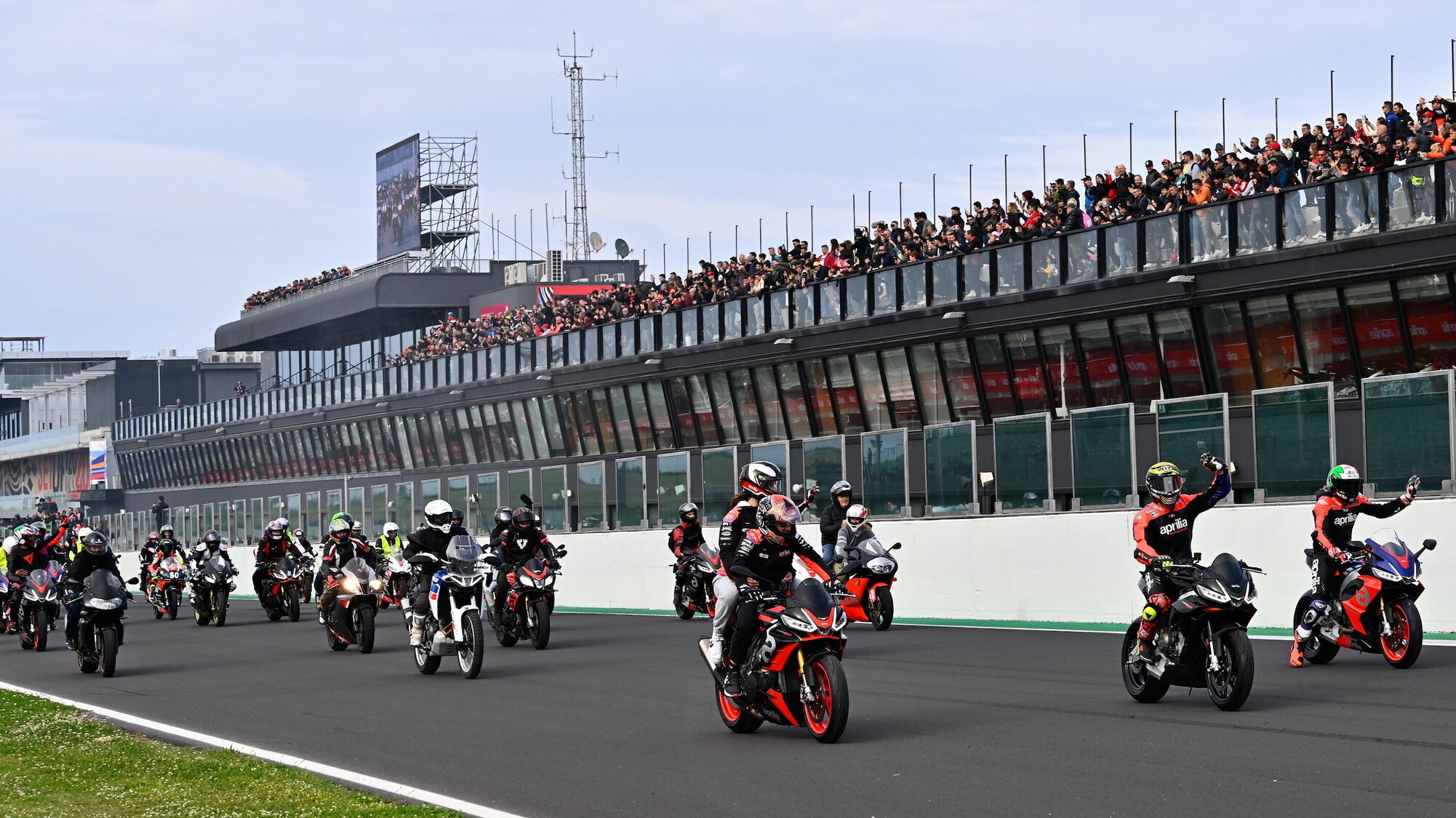 Aprilia All Stars porta i piloti MotoGP a Misano: tutti i dettagli dell'evento
