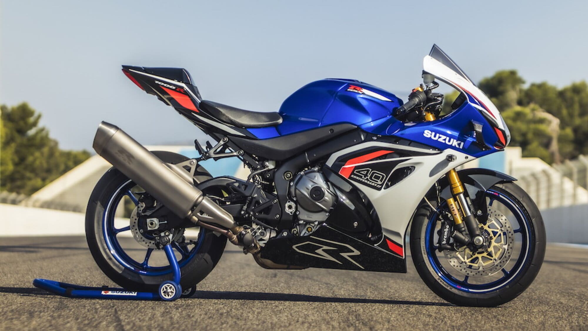 Suzuki, torna la GSX‑R1000R: dopo 40 anni la "Gixxer" non smette di combattere
