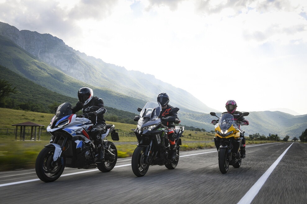 Comparativa, sportività su strada: le crossover nella Sport-bikes Arena