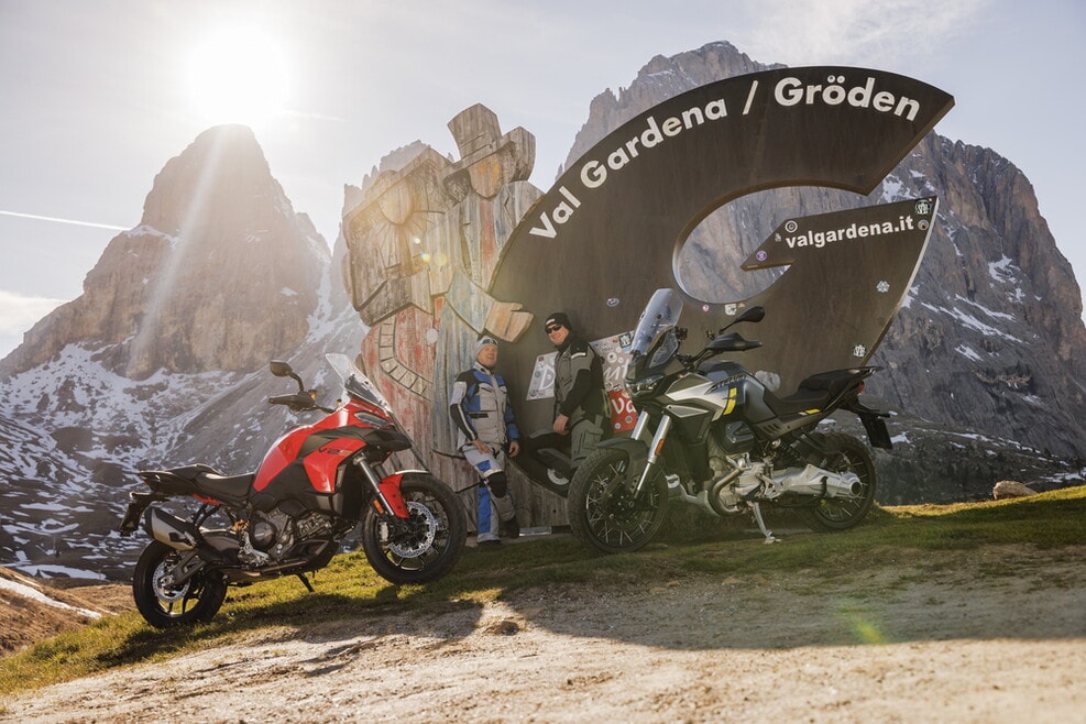 Multistrada V2 S vs Stelvio PFF: le foto della sfida | Alpen Masters 2025
