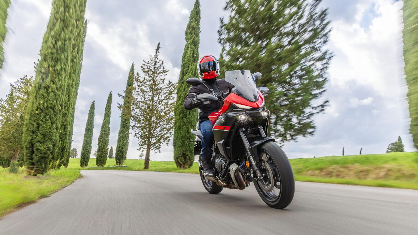 Yamaha Tracer 7 e 7 GT Y-AMT: le foto della versione 2026