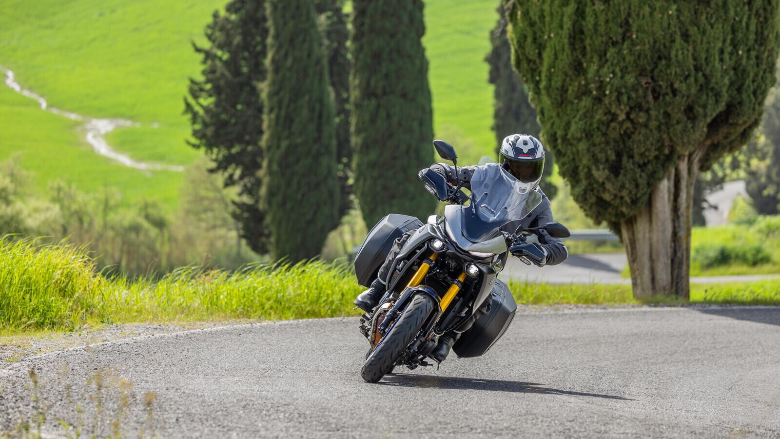 Yamaha Tracer 7 e 7 GT Y-AMT: le foto della versione 2026