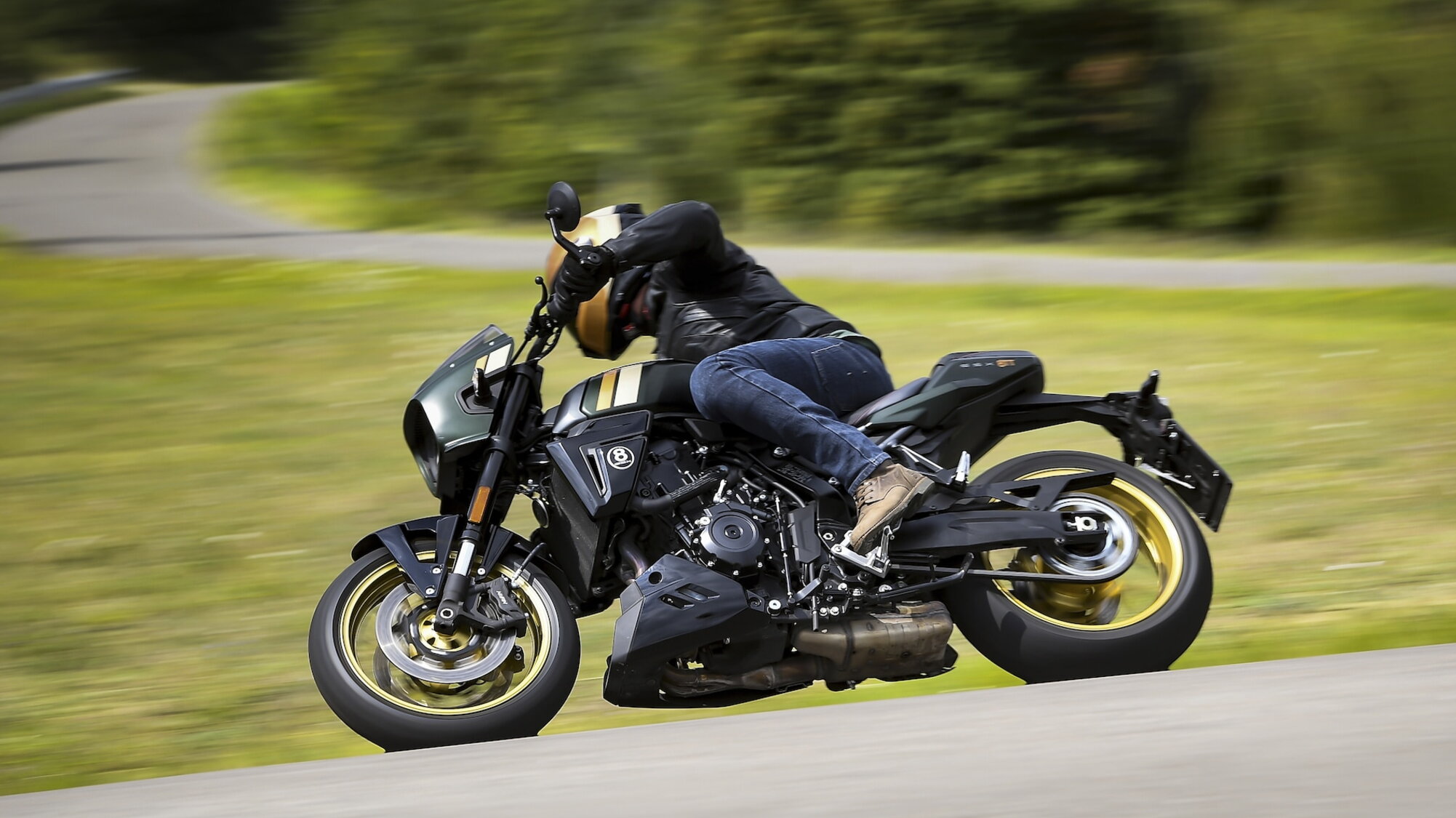 Test Suzuki GSX-8TT: la prova su strada e al banco
