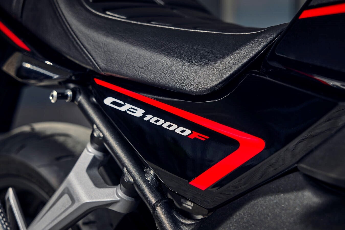 Honda CB1000F: LE FOTO
