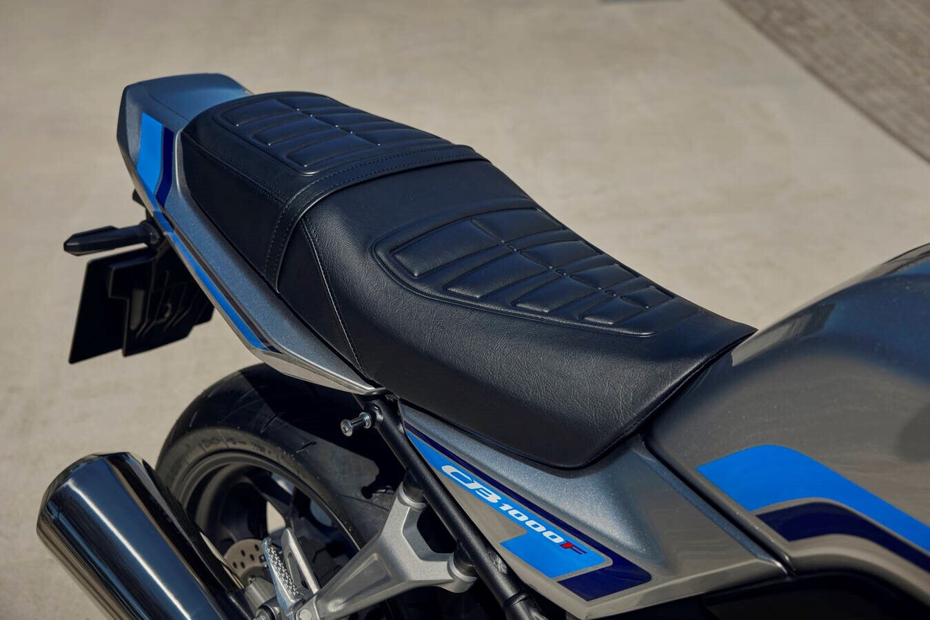 Honda CB1000F: LE FOTO