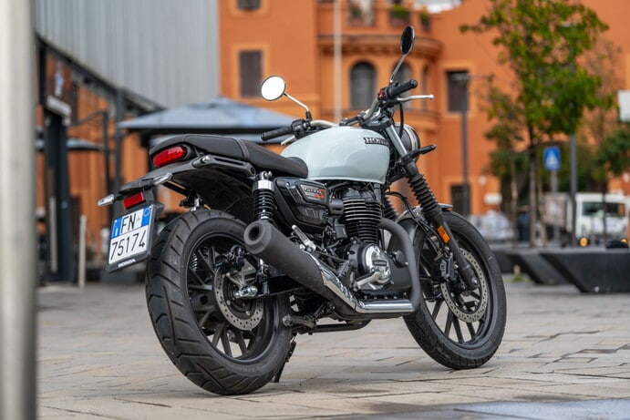 Test, Honda GB 350S: le foto della prova 